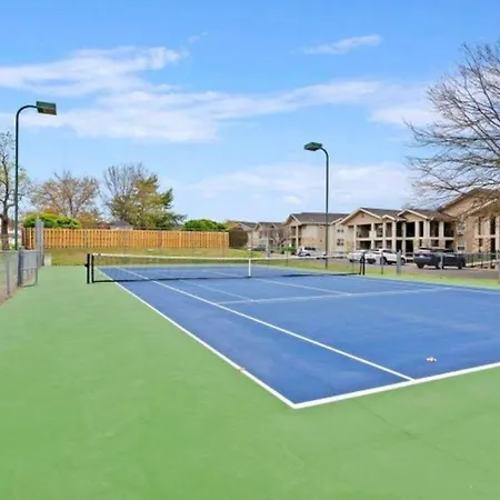 Luxurious Condo At Holiday Hills Resort - Beautifully Updated And Affordable - Family Amenities - No Steps Branson Exterior photo