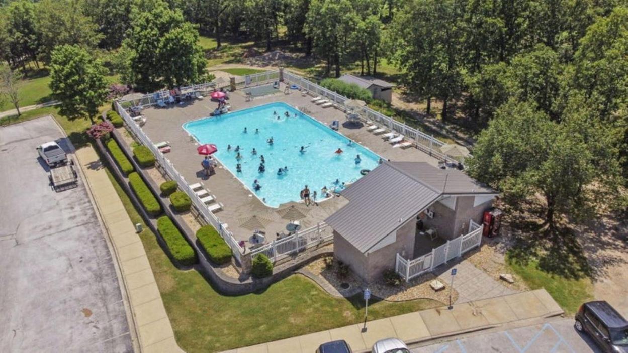 Luxurious At Hills - Beautifully Updated And Affordable - Family Amenities - No Steps Appartement