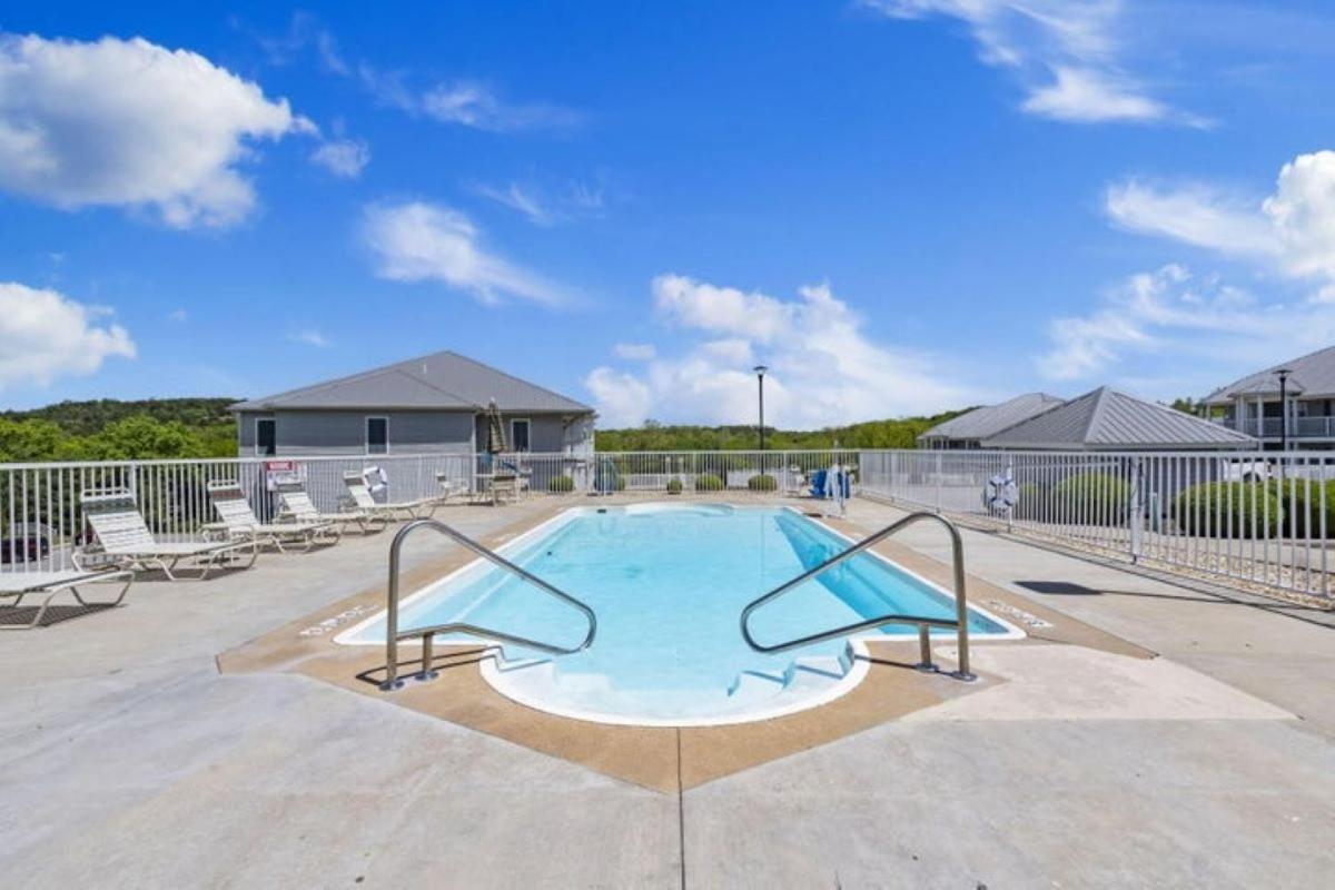 Luxurious At Hills - Beautifully Updated And Affordable - Family Amenities - No Steps Appartement Branson