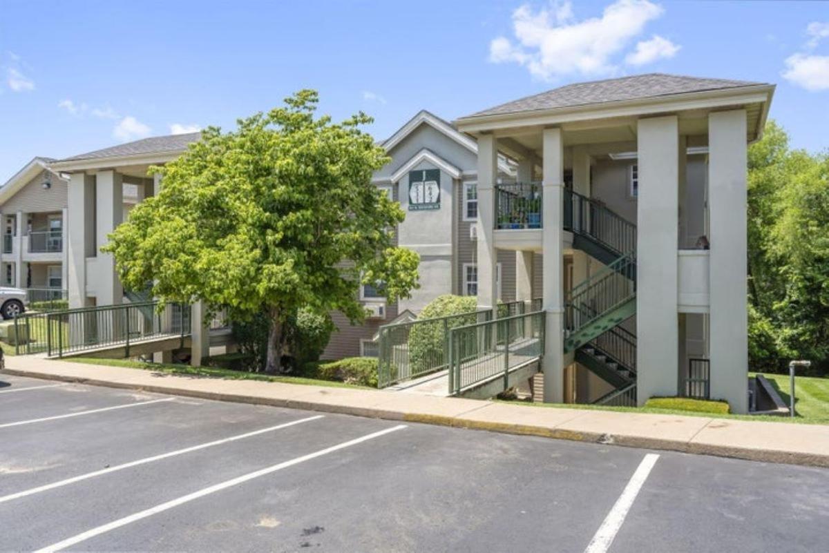 Luxurious At Hills - Beautifully Updated And Affordable - Family Amenities - No Steps Appartement Branson