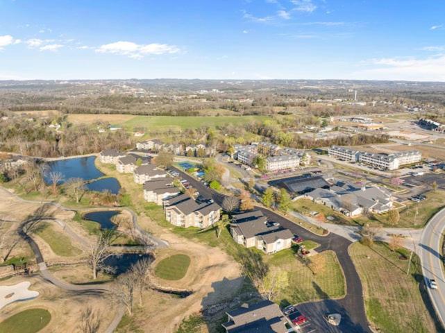 Luxurious At Hills - Beautifully Updated And Affordable - Family Amenities - No Steps Appartement