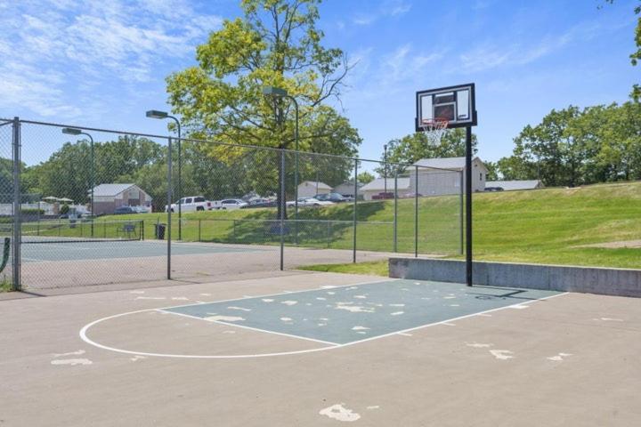 Luxurious At Hills - Beautifully Updated And Affordable - Family Amenities - No Steps Appartement *