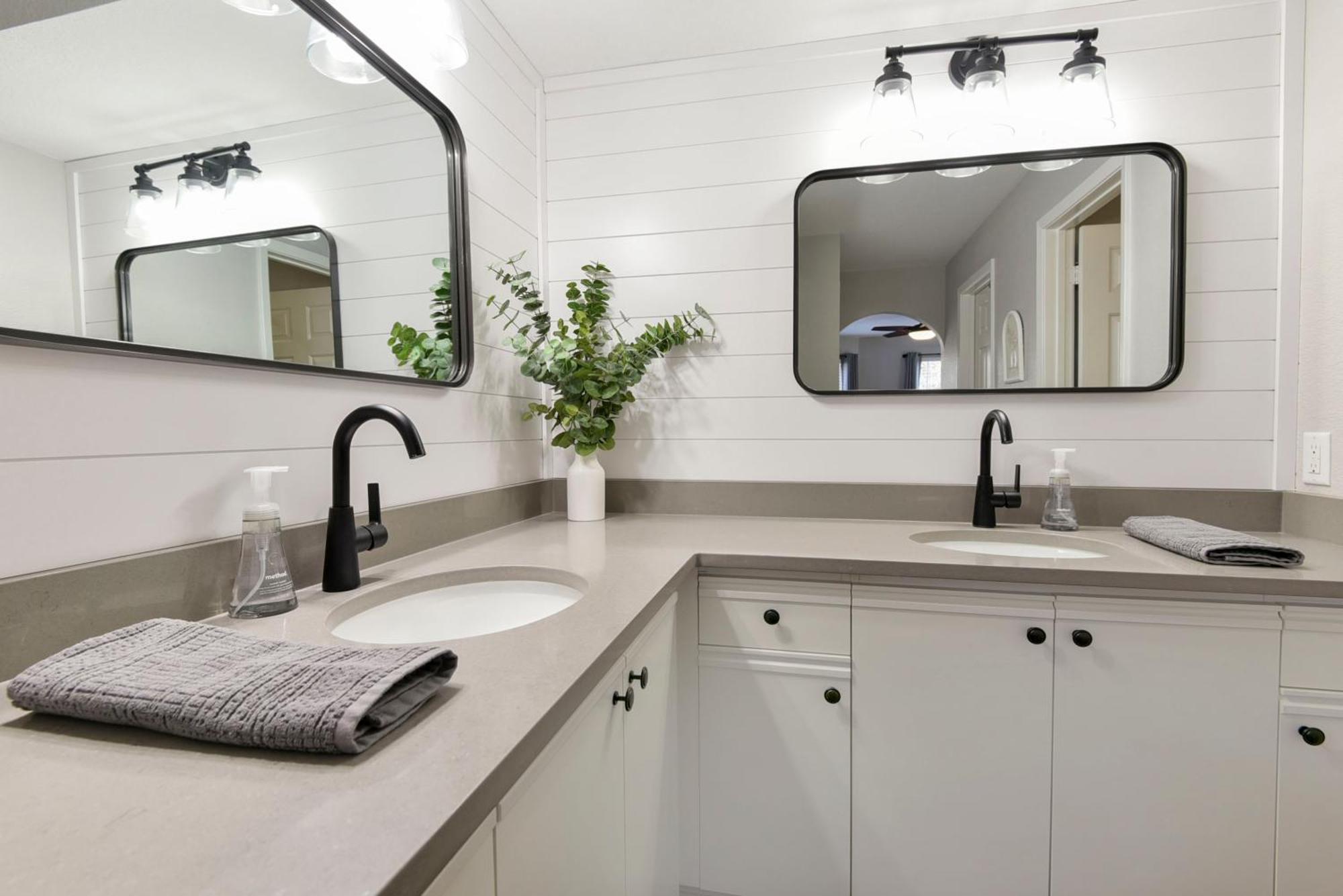 Luxurious At Hills - Beautifully Updated And Affordable - Family Amenities - No Steps Appartement