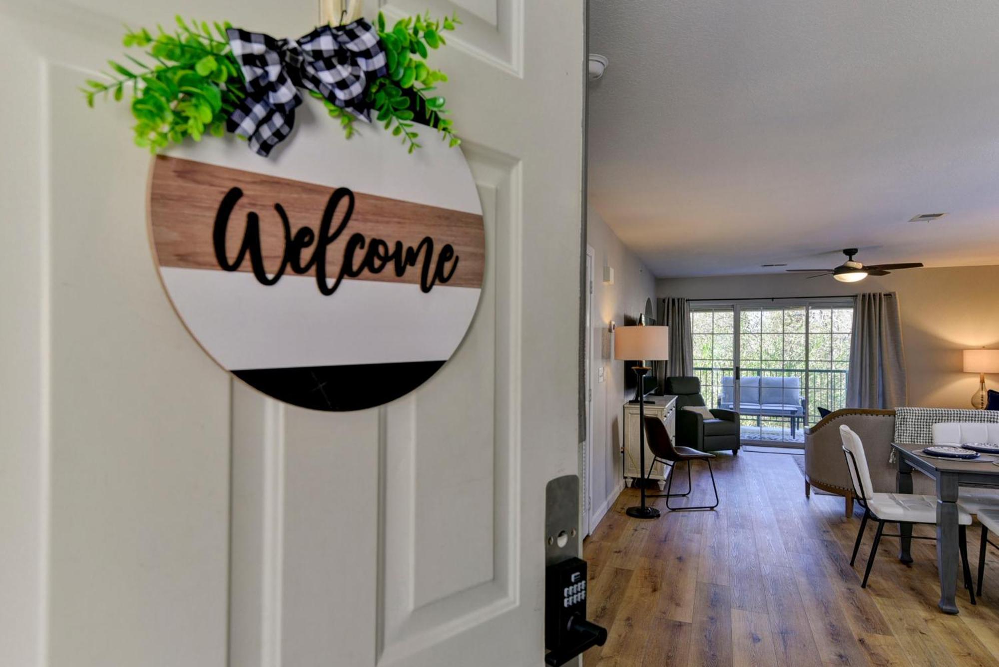Luxurious At Hills - Beautifully Updated And Affordable - Family Amenities - No Steps Appartement