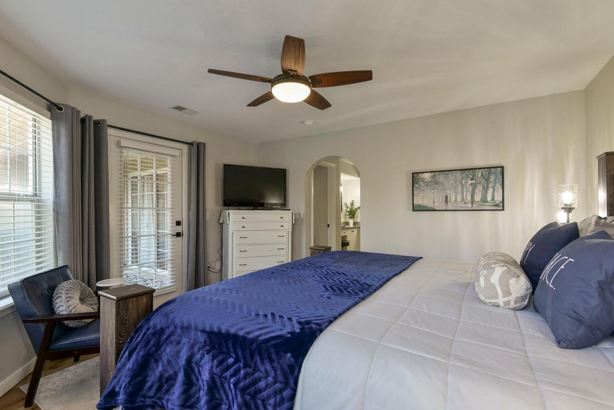 Appartement Luxurious At Hills - Beautifully Updated And Affordable - Family Amenities - No Steps