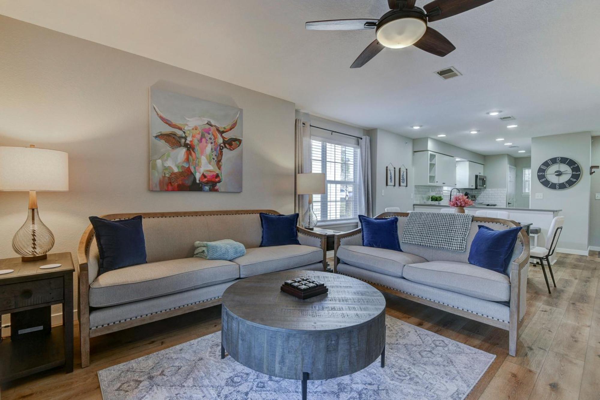 Luxurious At Hills - Beautifully Updated And Affordable - Family Amenities - No Steps Appartement *
